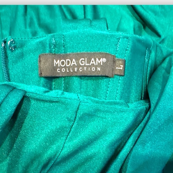 Moda Glam Jersey Corset Gown with Sash - Picture 10 of 11